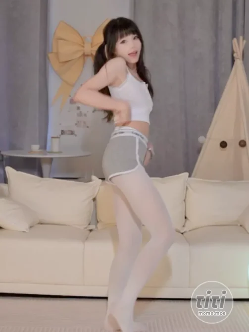 黏黏团子兔 – NO.034 (咬一口兔娘) 300里程碑奖励 [1V-117MB]-丽丝屋